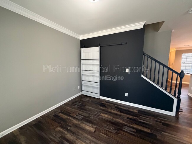 Building Photo - 250 Amal Dr SW