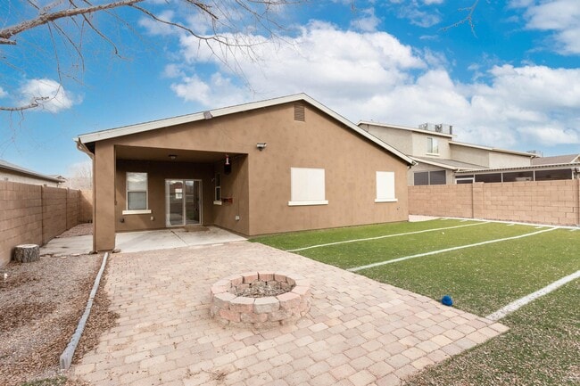 Building Photo - 1531 Essex Way