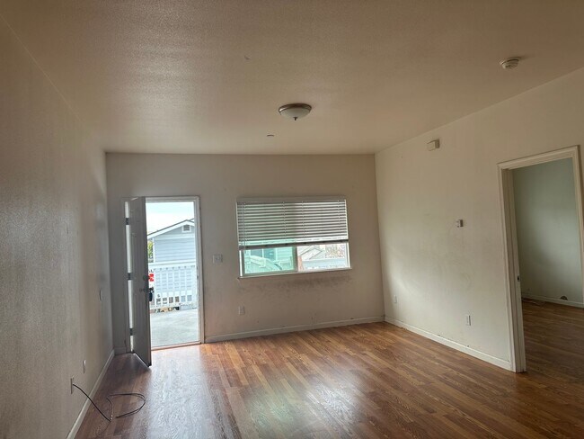 Building Photo - 1258 Ramona Ave