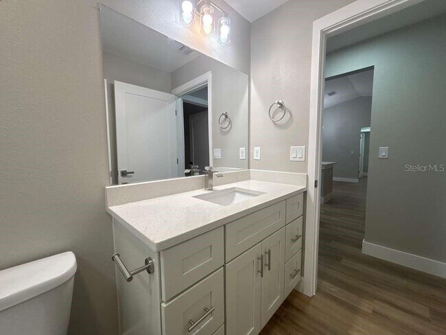 Building Photo - 1884 W Quaker Ln