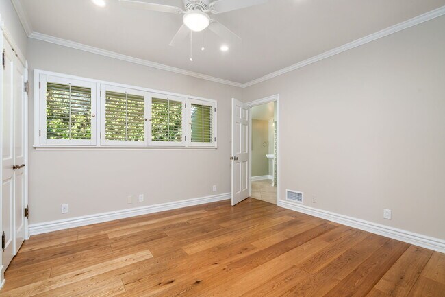 Building Photo - 14972 Camarosa Dr