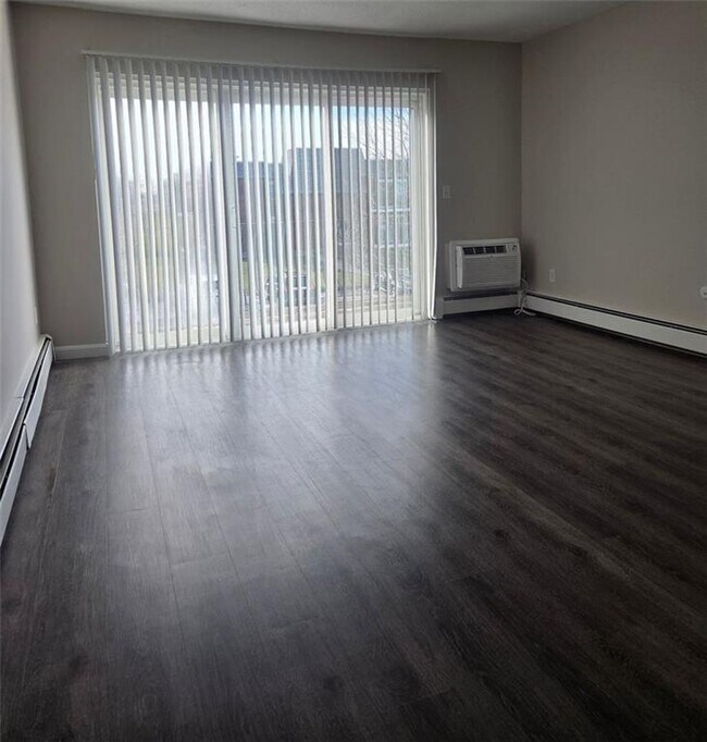 Building Photo - 3 Admiralty Dr