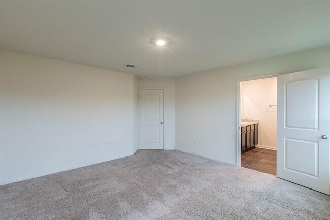 Building Photo - 136 Allington Cir