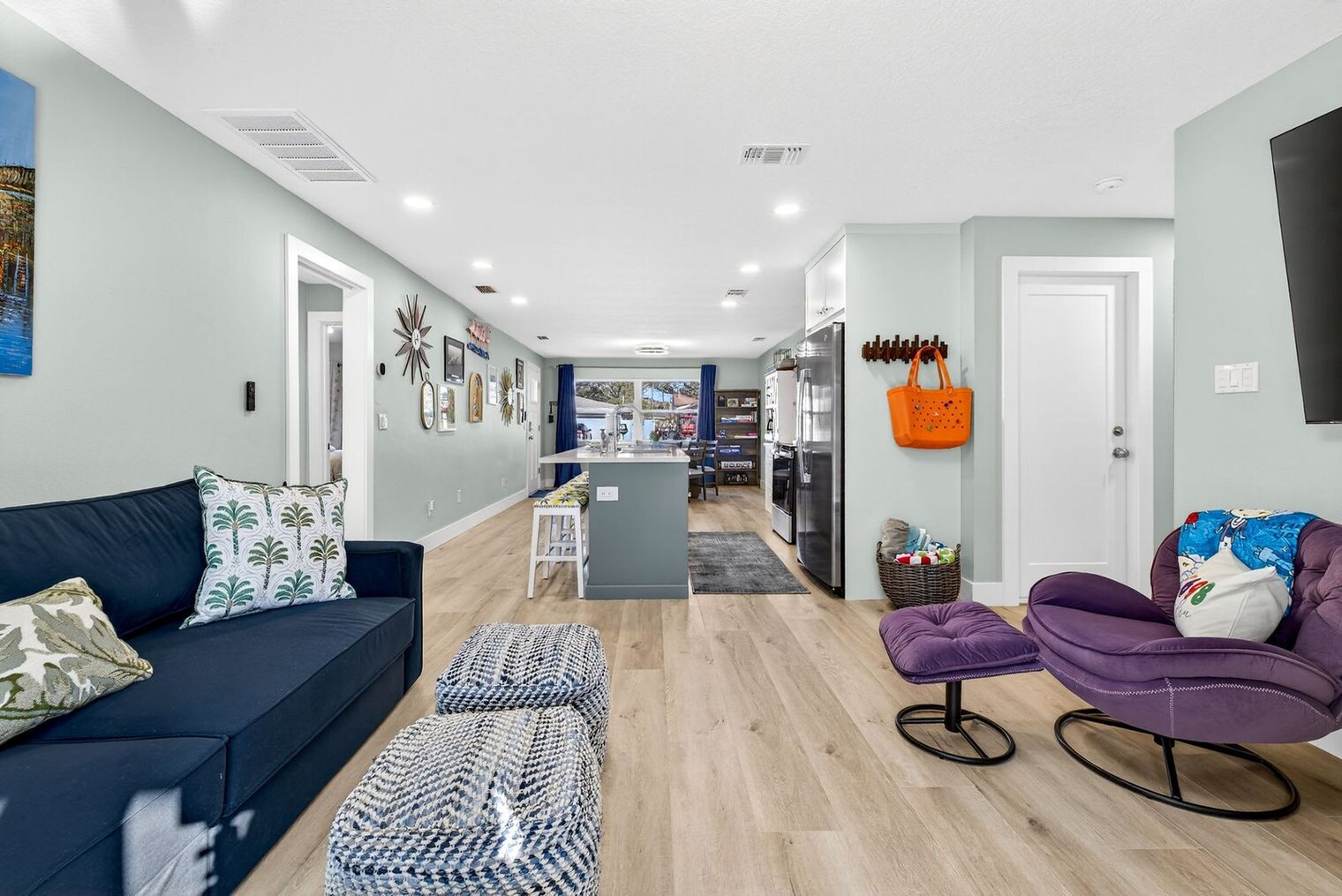 Building Photo - 1412 Gladys Cir