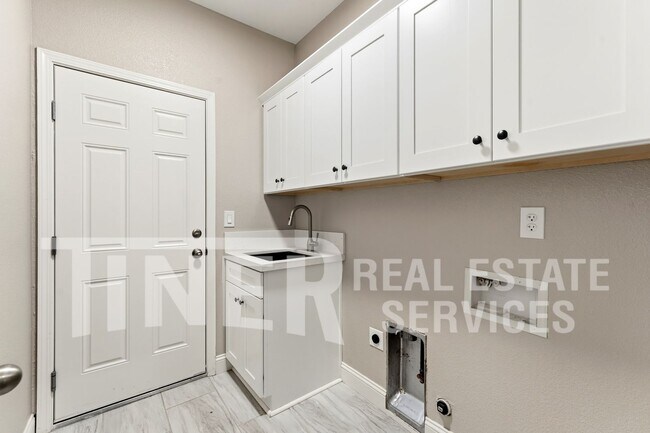Building Photo - 516 Costa Ln