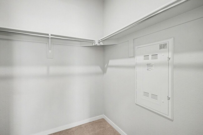 Building Photo - Updated 2 Bed / 2 Bath Corner Condo in Parker – Ground Level Convenience!