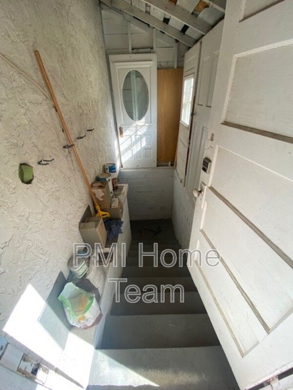 Building Photo - 330 E 100 N