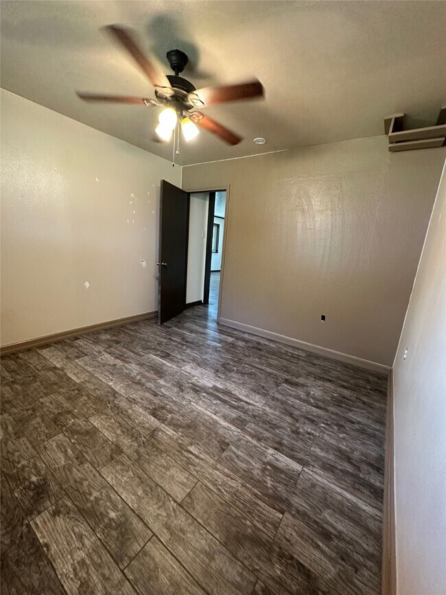 Building Photo - 22450 Oakley Rd