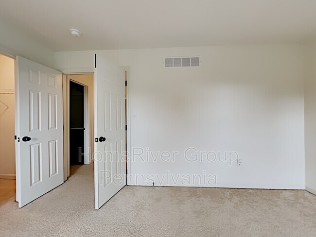Building Photo - 114 Castle View Dr