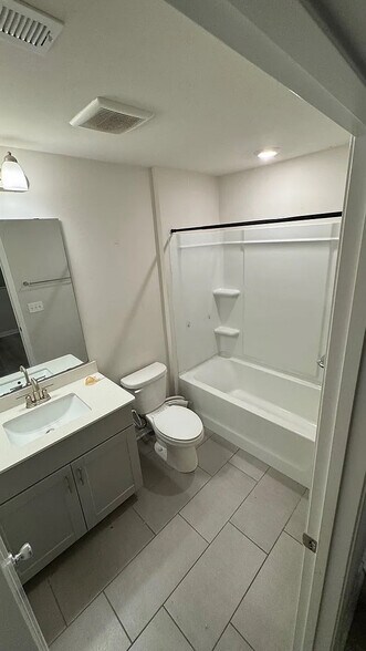Building Photo - Room in Townhome on Joneshaven Dr
