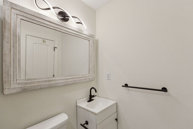 Building Photo - Chic & Modern North Charleston Home with Spacious Backyard