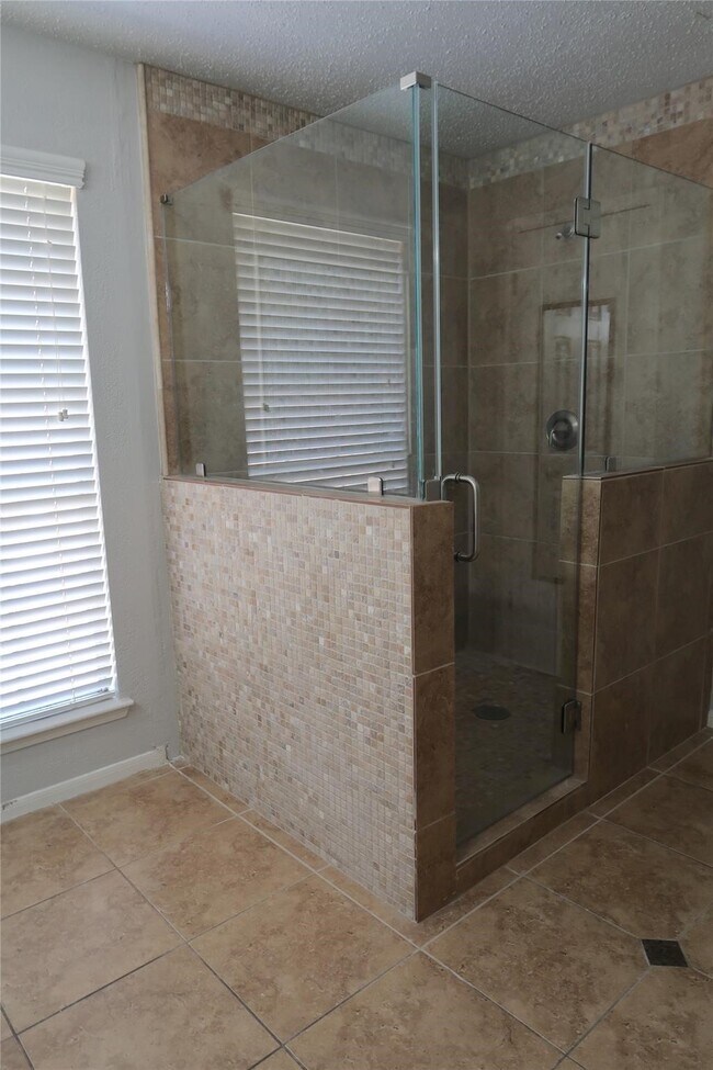 Building Photo - 7507 Sunny Oaks Way