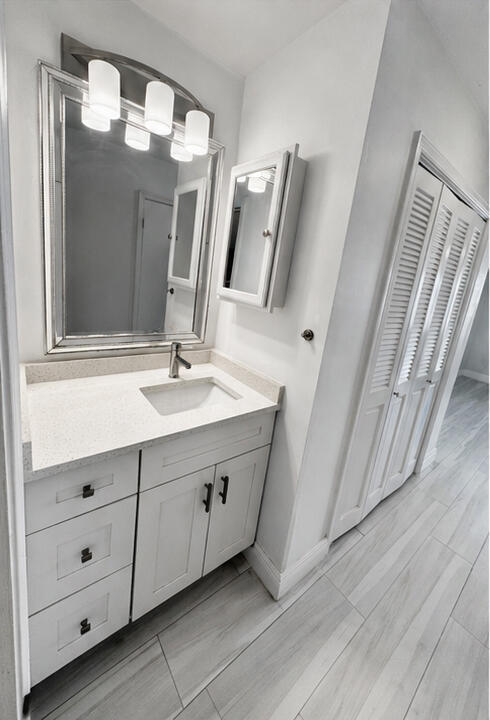 Building Photo - 6521 Bay Club Dr