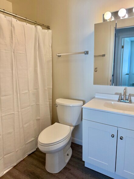 Building Photo - 126 Montcalm Ave