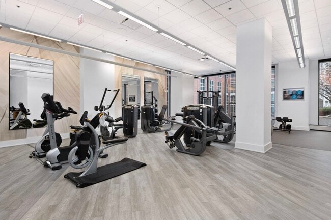 Building Photo - 845 N State St