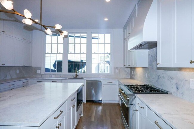 Building Photo - 96 Sheridan Dr NE