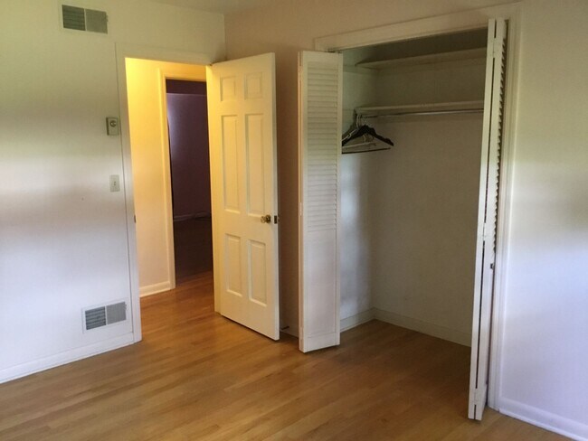 Building Photo - ENJOY THE COMFORTS OF ONE-FLOOR LIVING!