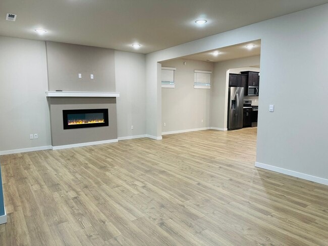 Building Photo - Newer 3-Story 3 Bedroom DR Horton Home in Lake Stickney/Everett - SHORT TERM LEASE OFFER