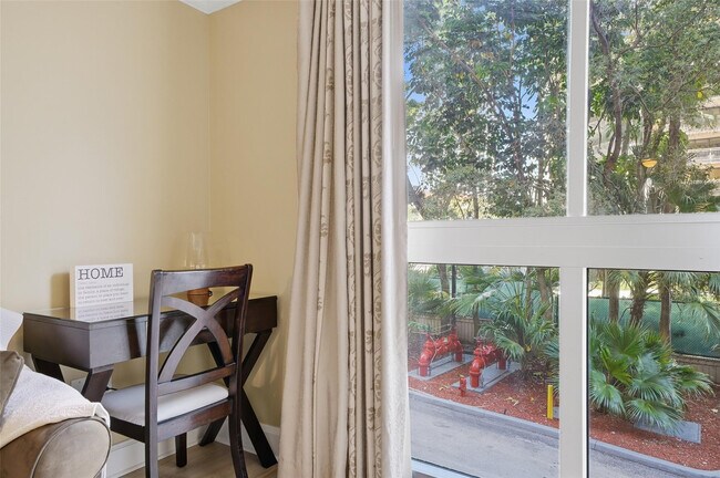 Building Photo - 2951 S Bayshore Dr