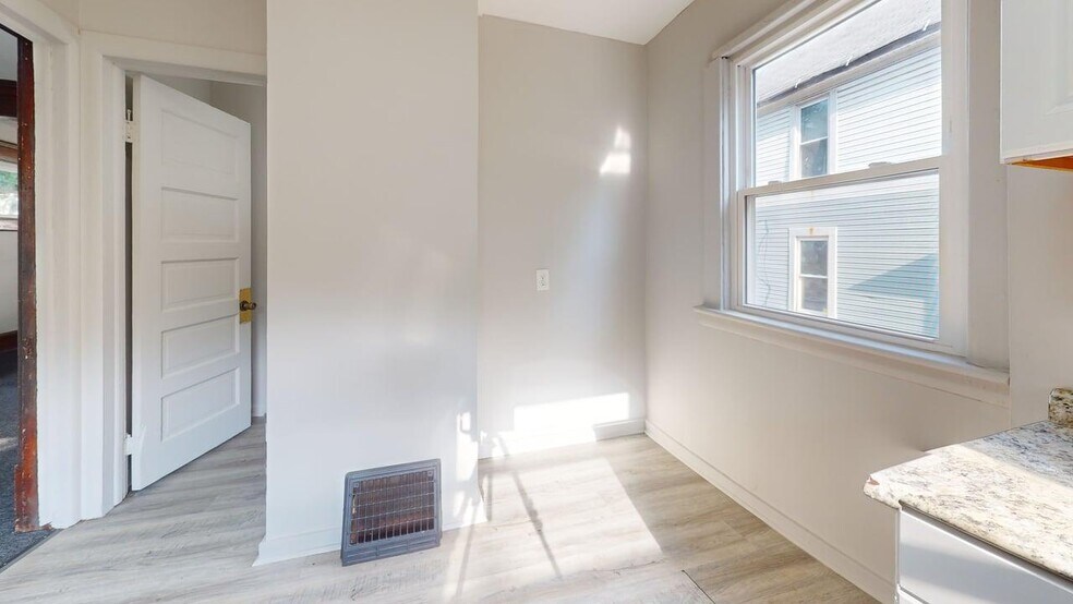 Building Photo - 837 Sumner St