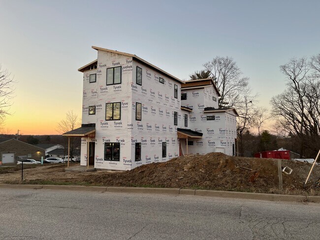 Building Photo - 601 E Miller Dr