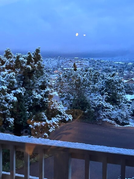 INCREDIBLE views! - 221 E Pine St