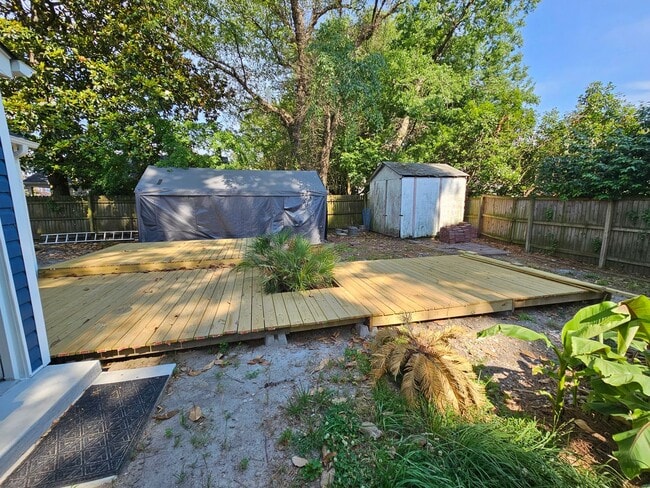 Building Photo - MEADOWBROOK