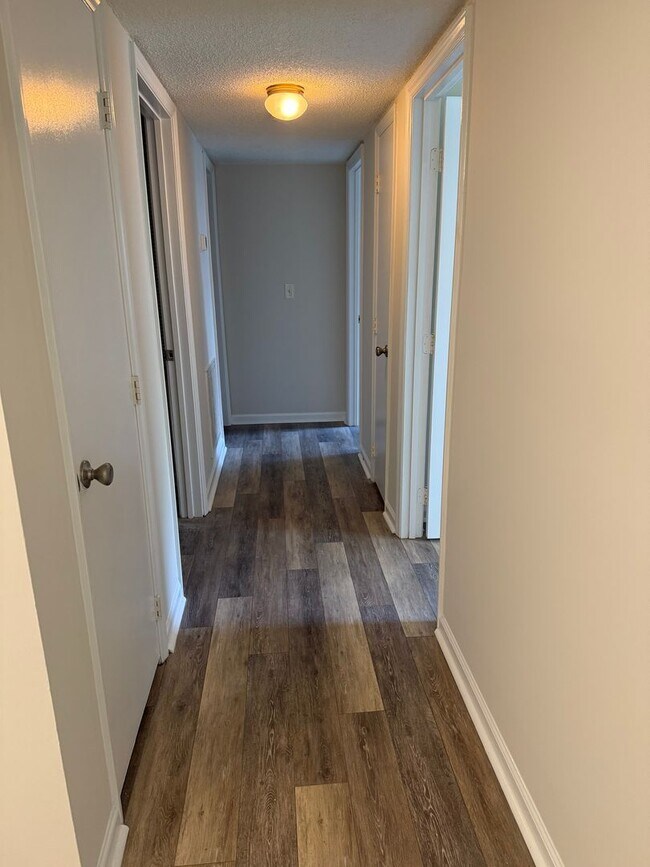 Building Photo - 2 BR in Charlestown Square