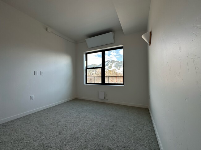 Building Photo - 105 Mercill Ave