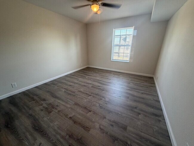 Building Photo - 3408 Balboa Ln