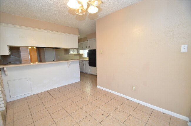 Building Photo - 439 Breeze Park Dr