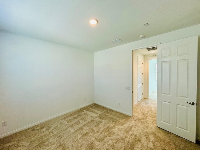 Building Photo - 27366 Hyland Ct