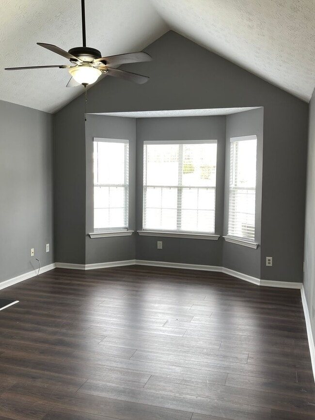 Building Photo - Split Foyer