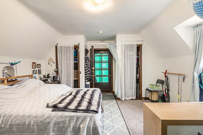 Building Photo - 608 W Washington St