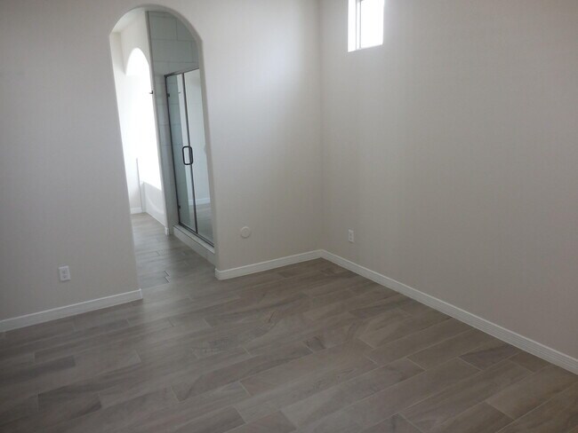 Building Photo - 213 Epsom Dr