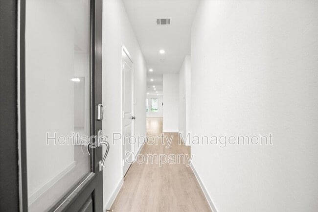 Building Photo - 4044 Rock Ml Dm