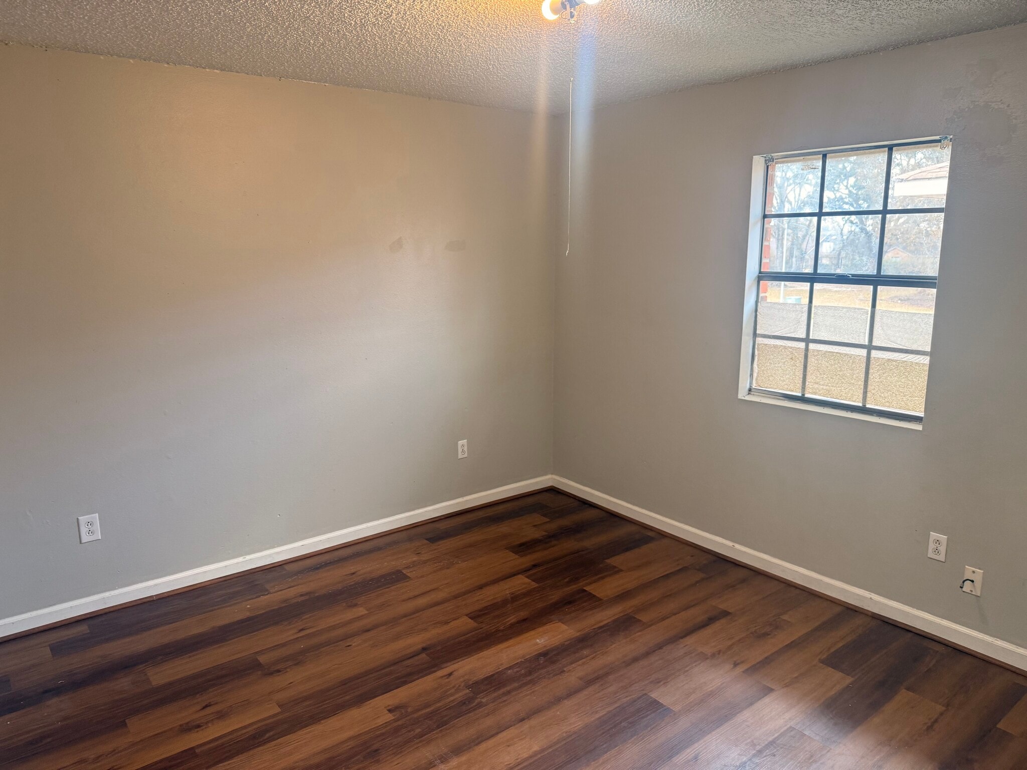 Building Photo - 100 Belgium St