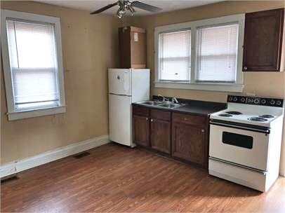 Building Photo - 300 Smythe St