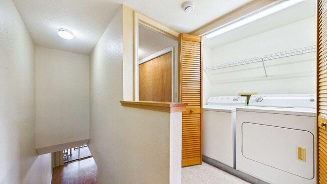 Building Photo - 9479 Tara Cay Ct