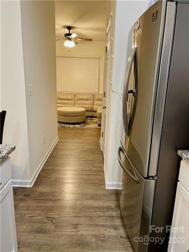 Building Photo - Captivating Single Family Home | 3 BR/2.5BA | 1-Car Covered Parking |In Highland Park