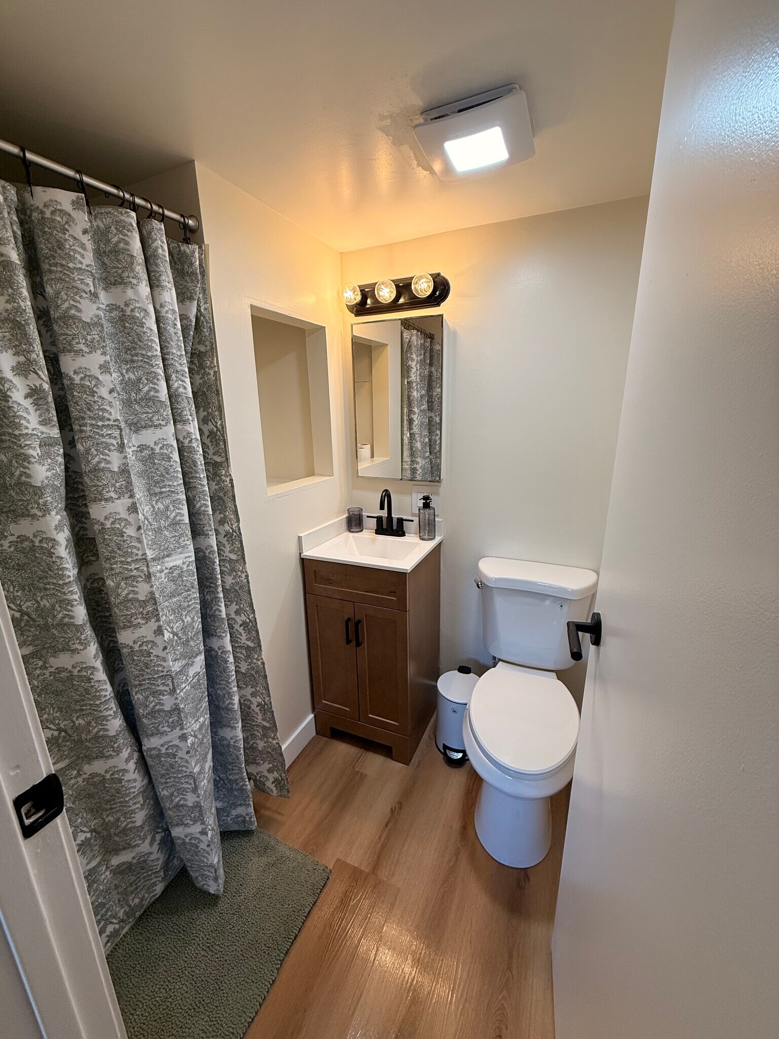 Building Photo - 1295 Foothill Dr