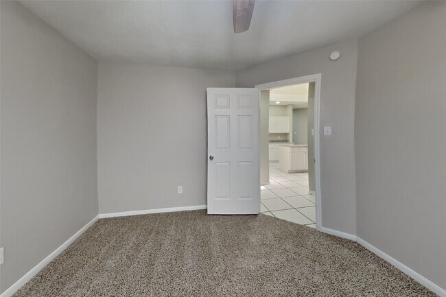 Building Photo - 14515 Enola Dr