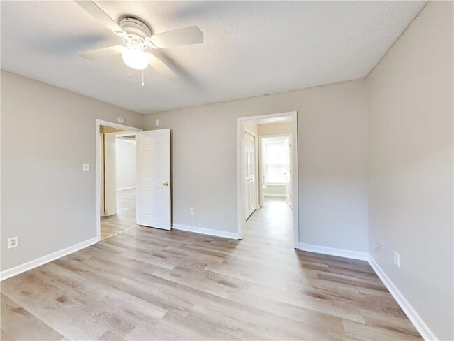 Building Photo - 729 Cooper St SW