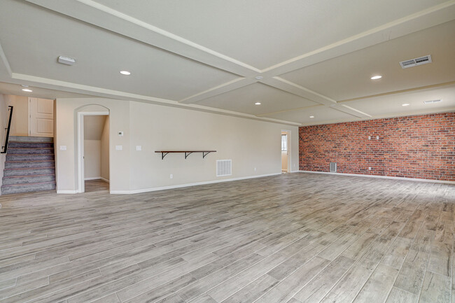 Building Photo - 706 Eros Ct