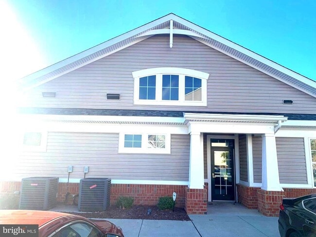 Building Photo - 9606 Julia Ln