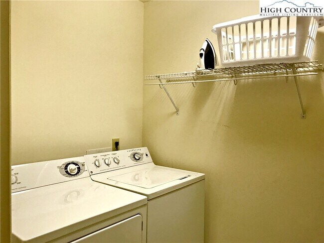 Building Photo - 155 Birkdale Ct