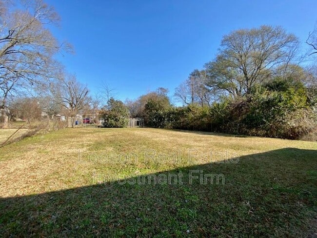 Building Photo - 513 W 75th St