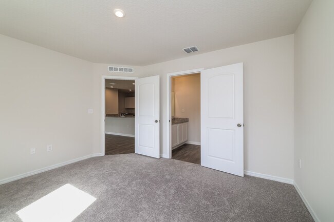 Building Photo - 1427 Swan Ct