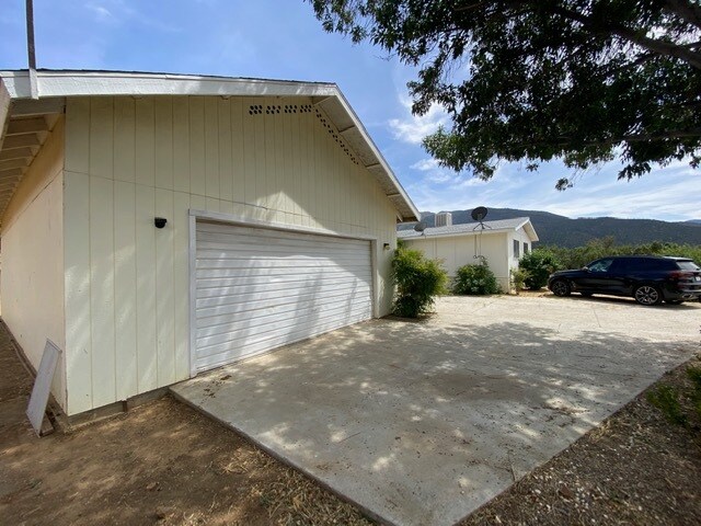 Building Photo - 523 Piute St