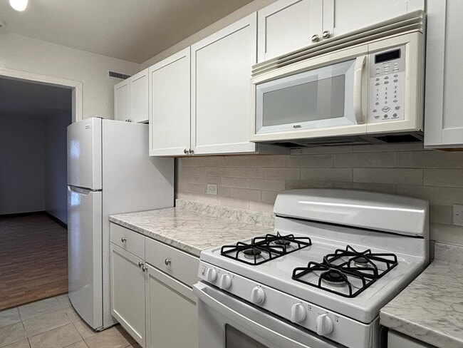 Building Photo - 128 S Hale Ave